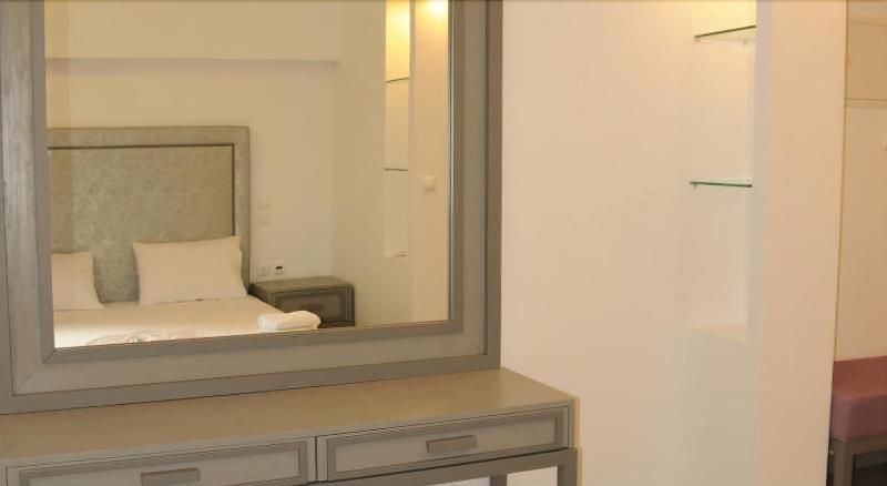 Queen Boutique Suites Mykonos Town Extérieur photo